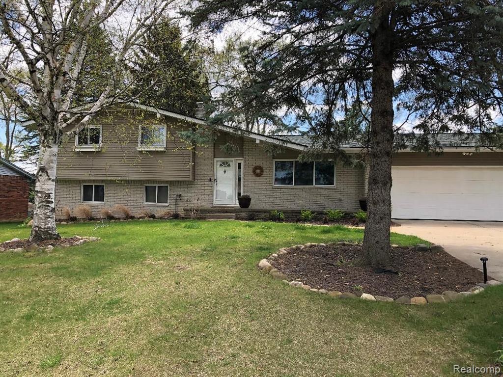 8135 KENWICK Drive, White Lake, MI — front exterior