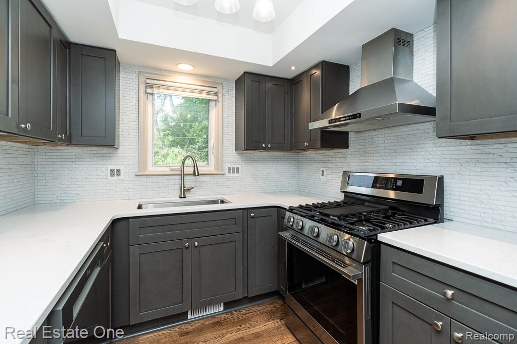 53081 Scenic Drive, Shelby Twp, MI 48316 — Photo 14