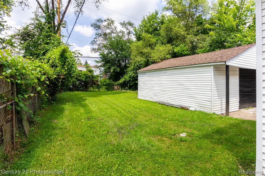 9037 Longacre Street, Detroit, MI 48228 — Photo 31