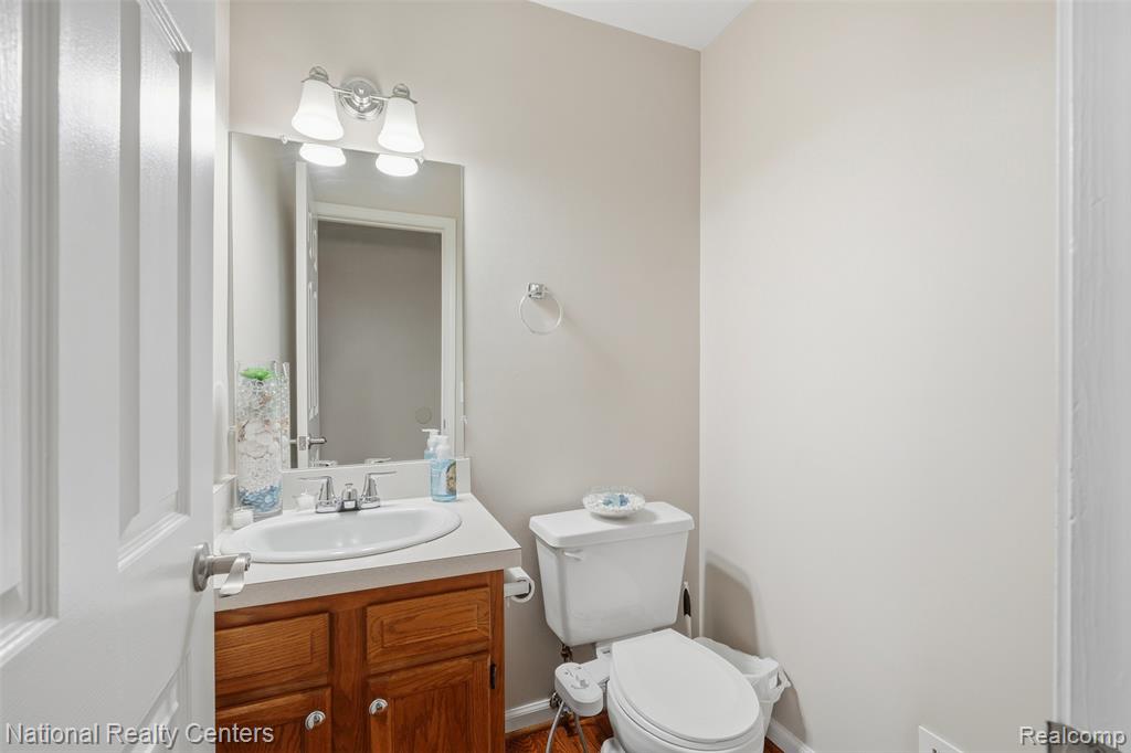 5549 Mansfield Avenue, Sterling Heights, MI 48310 — Photo 9