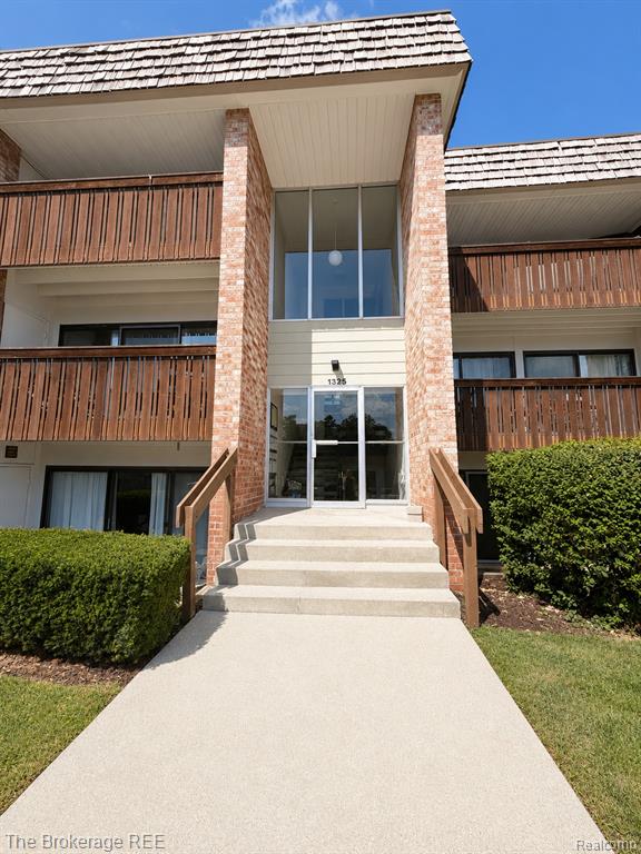 1325 S Maple Road, 301, Ann Arbor, MI 48103