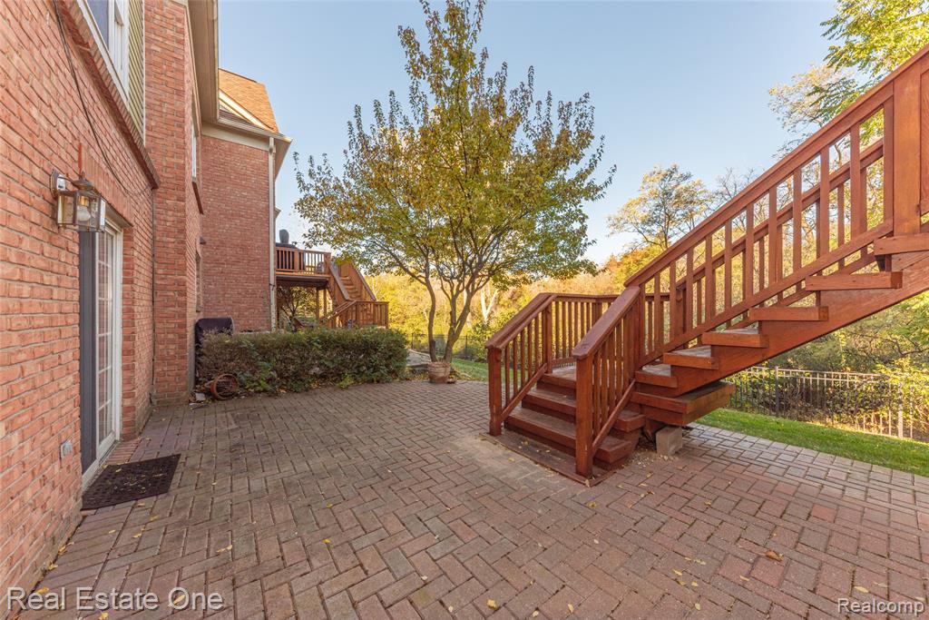 26610 Valhalla Drive, Farmington Hills, MI 48331 — Photo 14