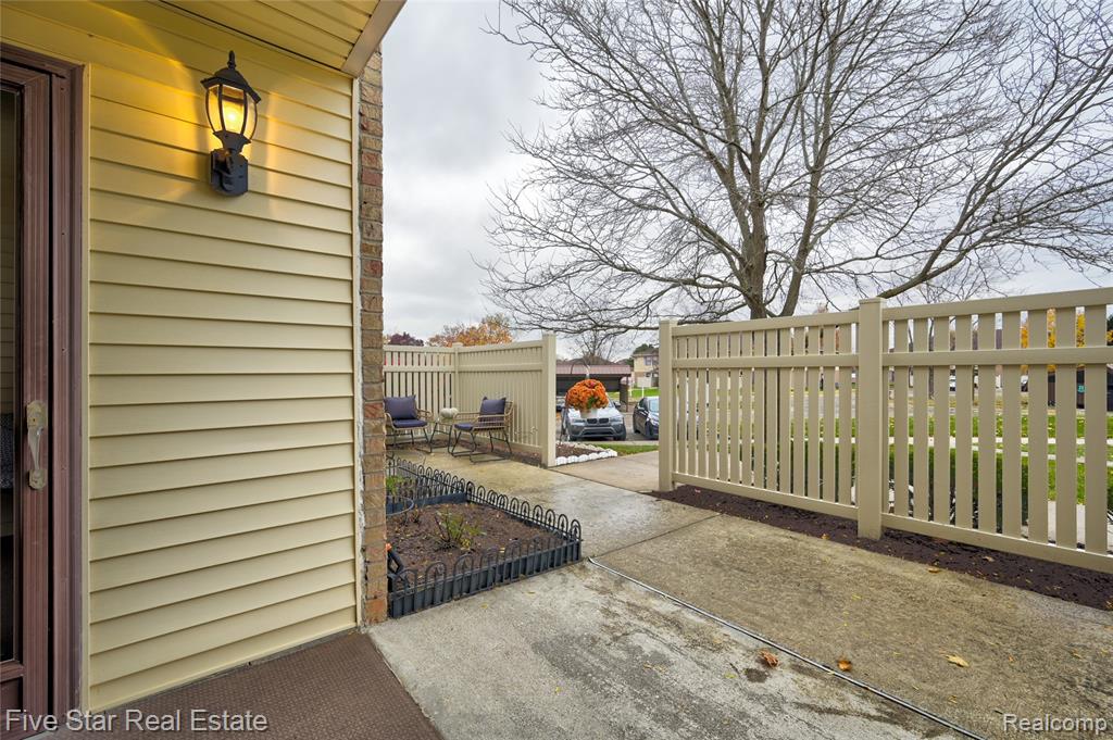 61051 Greenwood Drive, South Lyon, MI 48178 — Photo 37