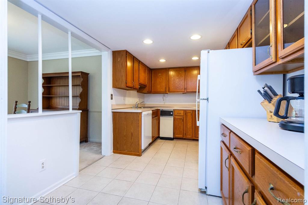 19710 W 13 Mile Road, 101, Beverly Hills, MI 48025 — Photo 16