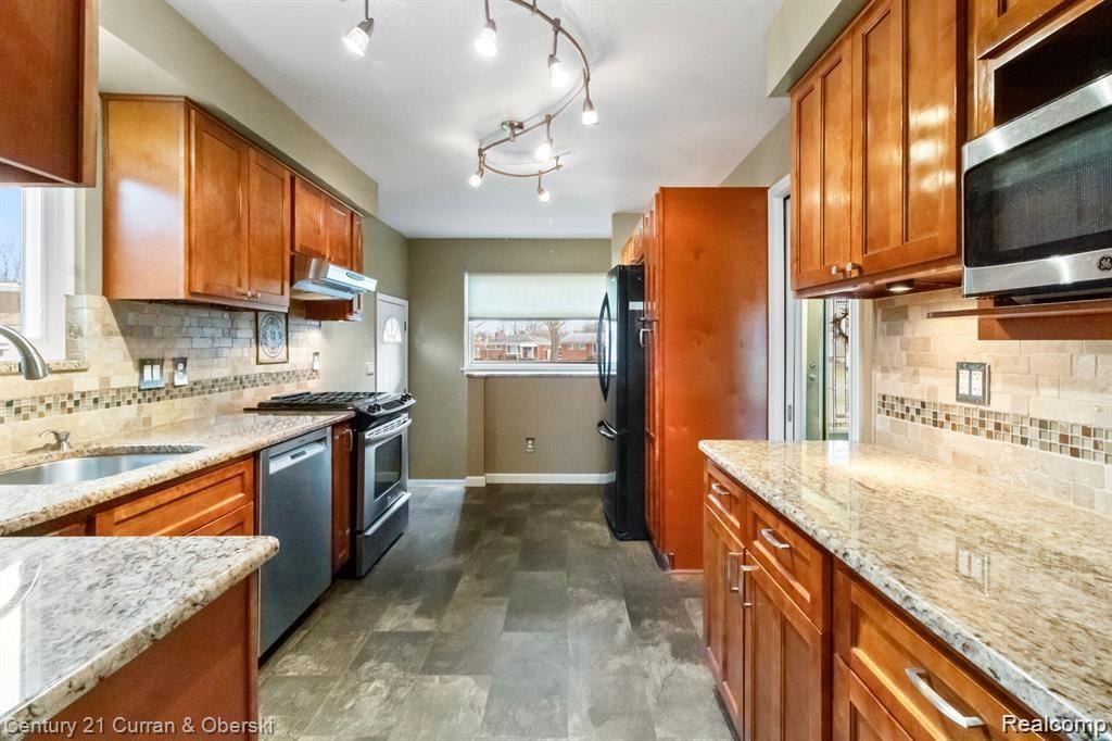 6723 PLAINFIELD Street, Dearborn Heights, MI 48127 — Photo 8