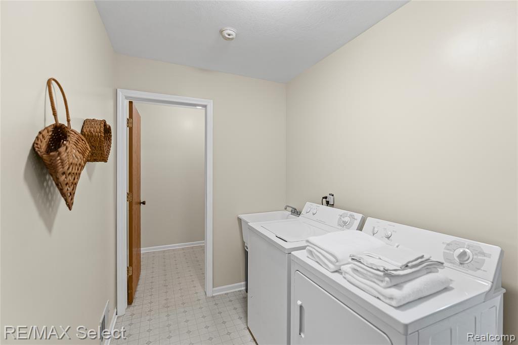 5059 Sandalwood Drive, Grand Blanc, MI 48439 — Photo 13