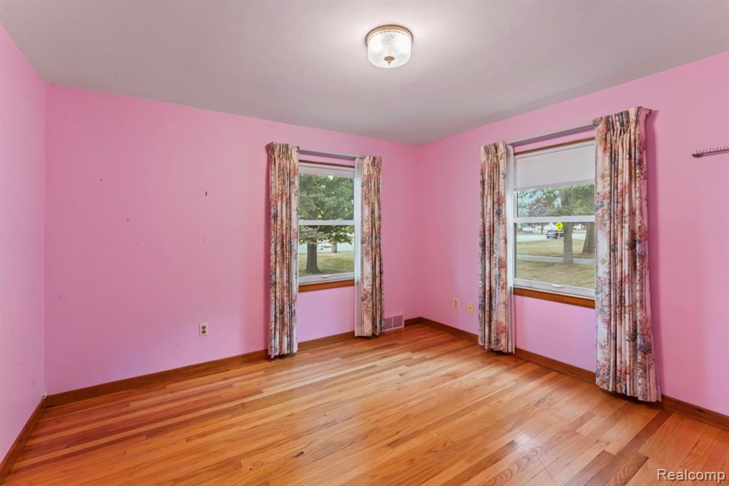 430 N Center Road, Saginaw, MI 48638 — Photo 9