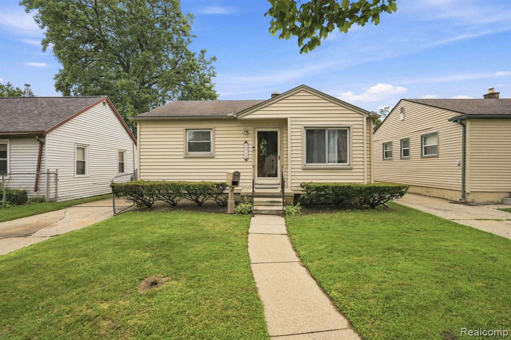5735 N Silvery Lane, Dearborn Heights, MI 48127 — front exterior