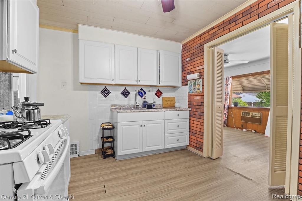 4155 Syracuse Street, Dearborn Heights, MI 48125 — Photo 14