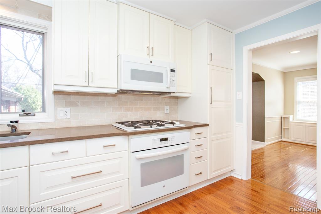 26614 Humber Street, Huntington Woods, MI — Photo 17
