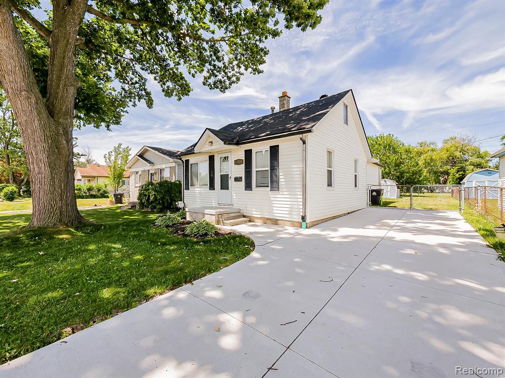27819 Lasslett Street, Roseville, MI 48066