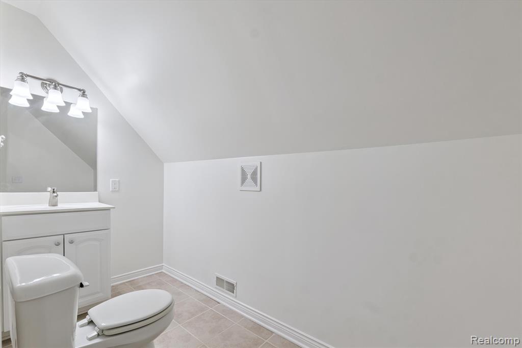 7127 Perry Lake Road, Clarkston, MI — Photo 36