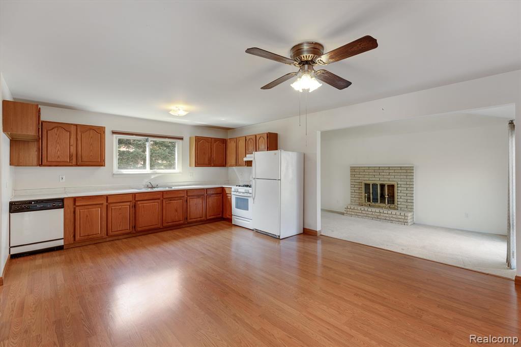 8625 BROUGHAM Drive, Sterling Heights, MI 48312 — Photo 6