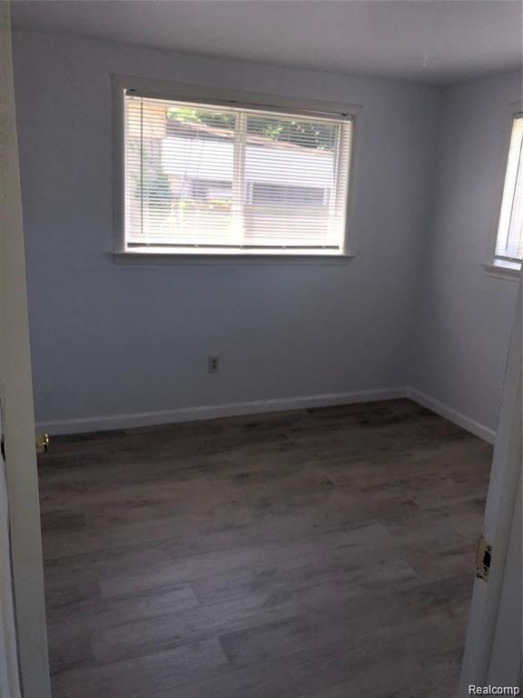 6641 FENTON Street, Dearborn Heights, MI 48127 — Photo 11