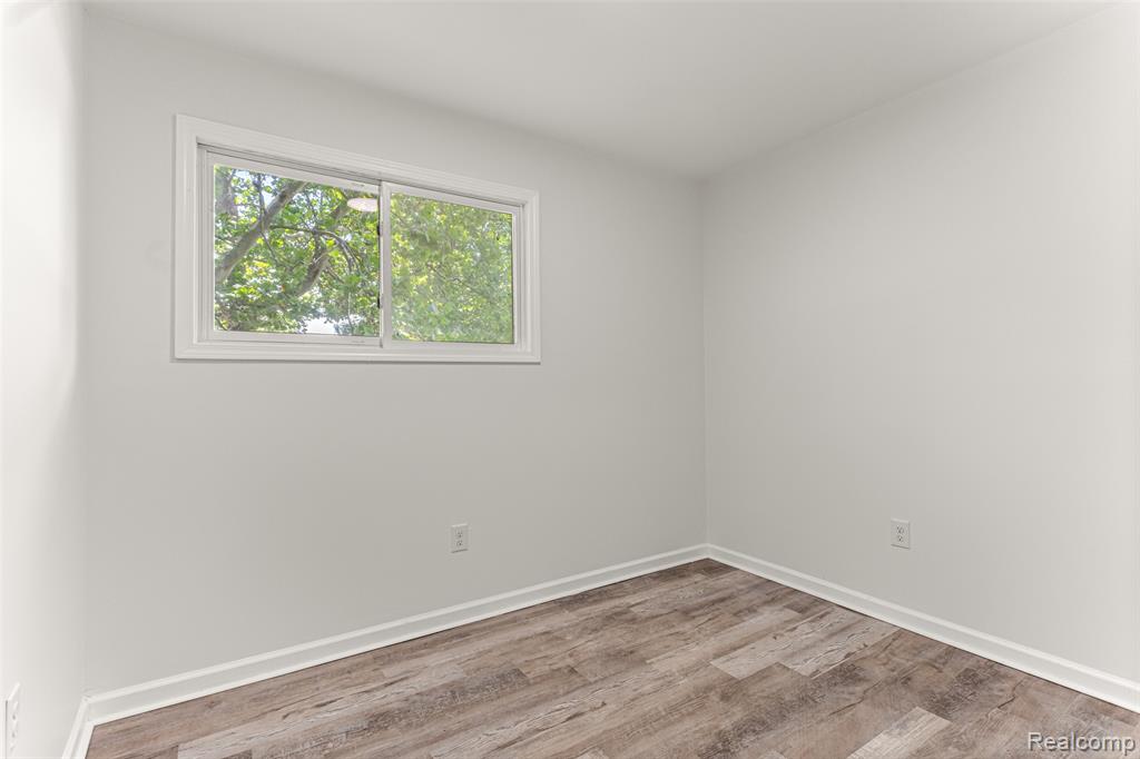 23566 Candace Drive, Rockwood, MI — Photo 16