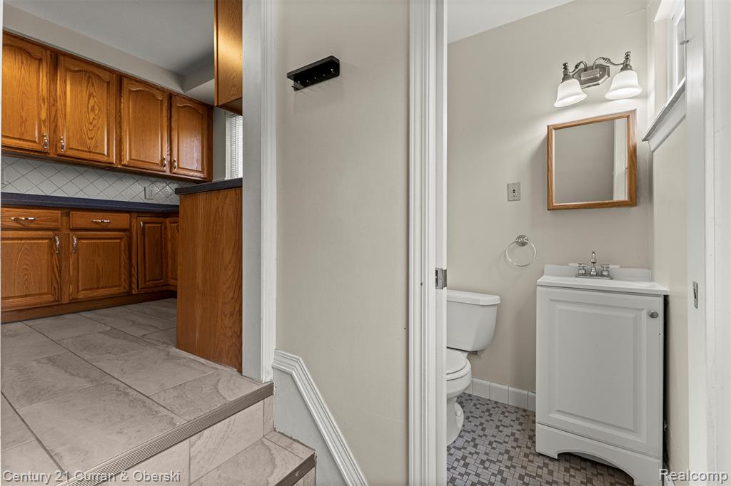 6701 ROSEMARY Street, Dearborn Heights, MI 48127 — Photo 8