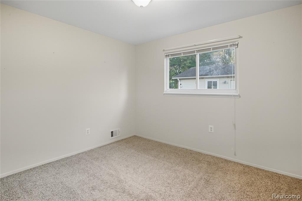 9404 Princess Street, Taylor, MI 48180 — Photo 18