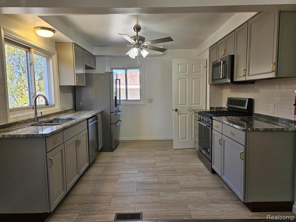 4055 17TH Street, Wyandotte, MI 48192 — Photo 18