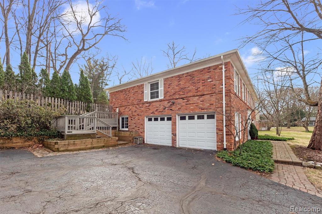 5067 Van Ness Drive, Bloomfield Hills, MI 48302 — Photo 35