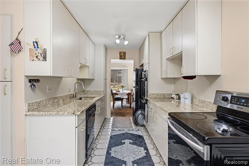 5226 Brett Court, West Bloomfield, MI — Photo 15