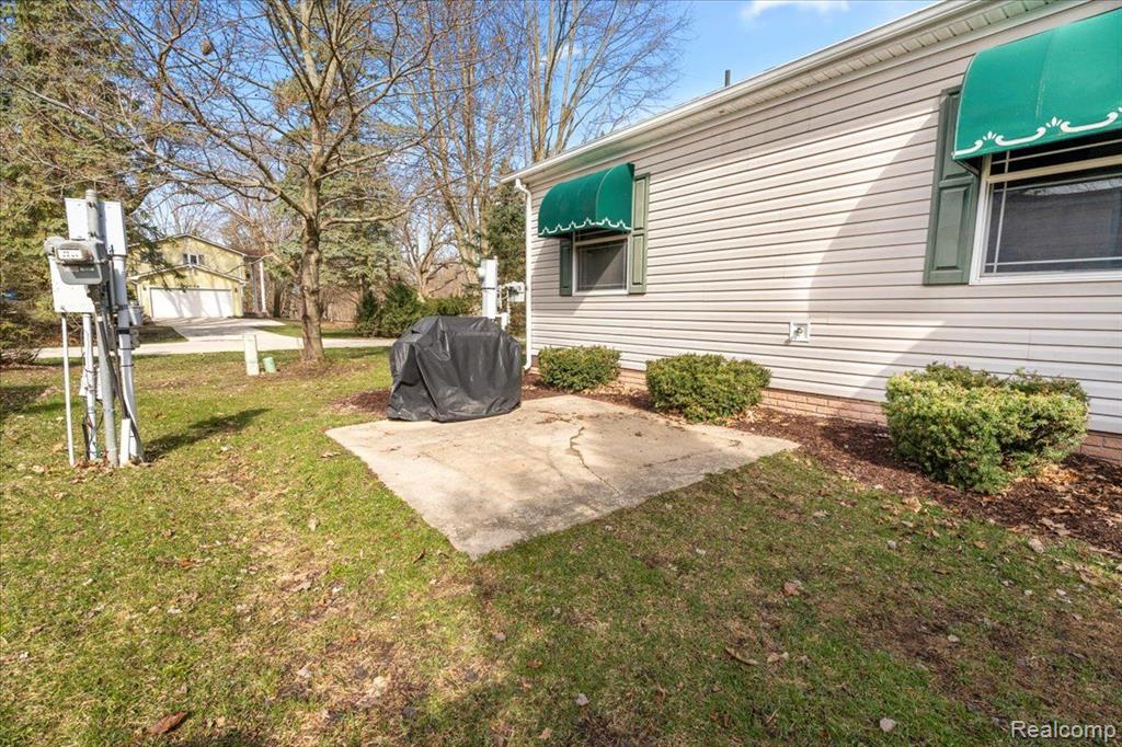 11018 WOODLAND RIDGE, South Lyon, MI 48178 — Photo 27