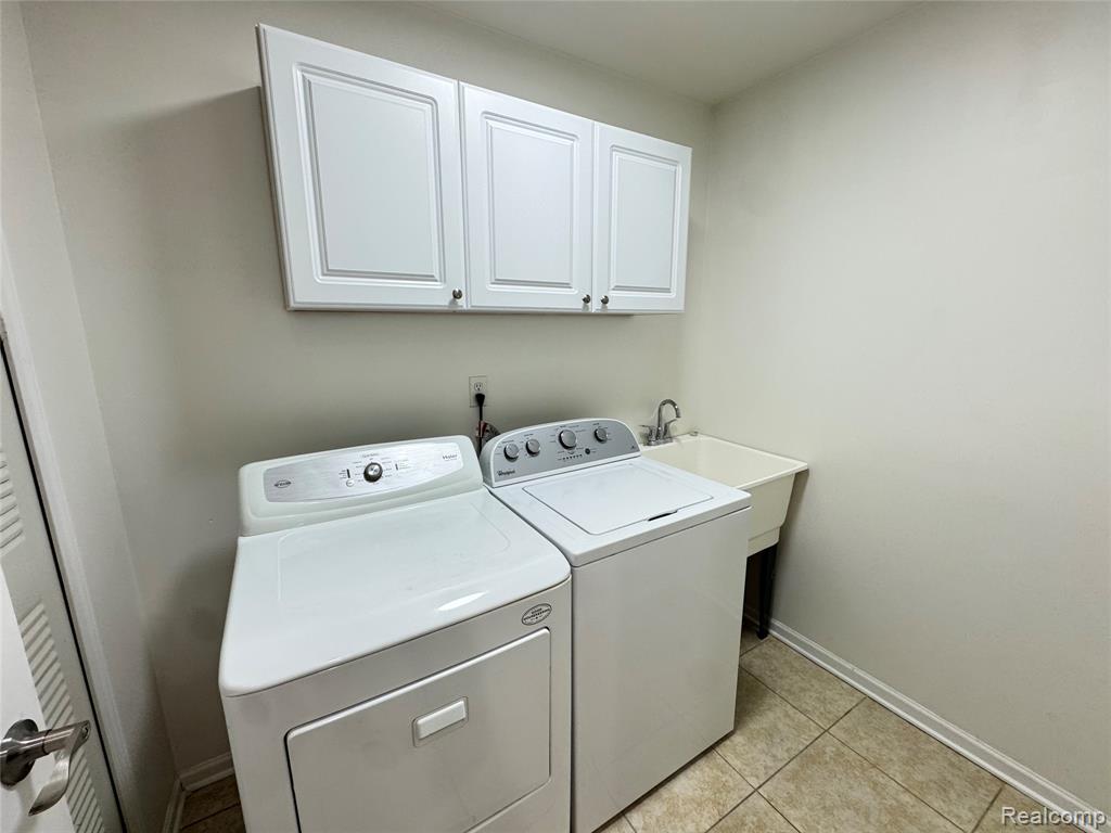 5472 Pine Aires Drive, Sterling Heights, MI 48314 — Photo 11