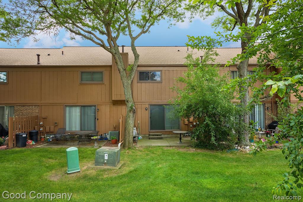 28562 REGENT Court S, Southfield, MI 48076 — Photo 29
