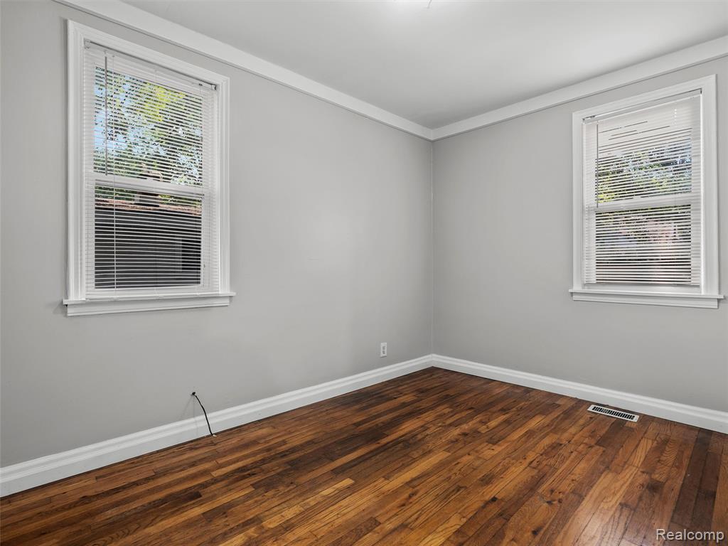 431 W Madge Avenue, Hazel Park, MI 48030 — Photo 9