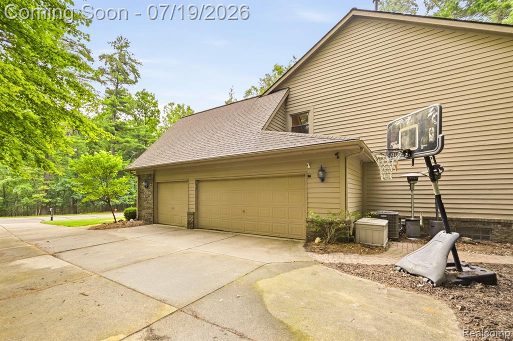 576 Indian Trail, Lake Orion, MI 48362 — Photo 5