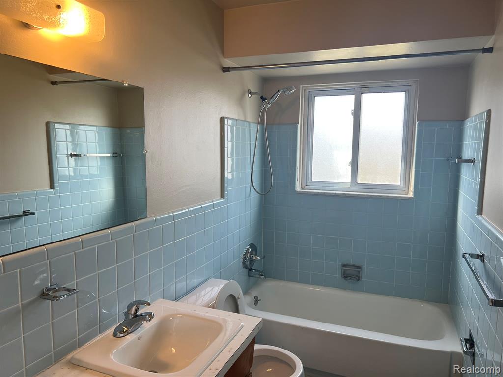 49633 Hayes Road, Shelby Twp, MI 48315 — Photo 7