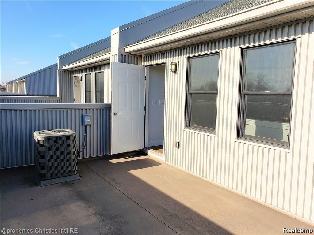 642 W 11 MILE Road, Royal Oak, MI 48067 — Photo 21