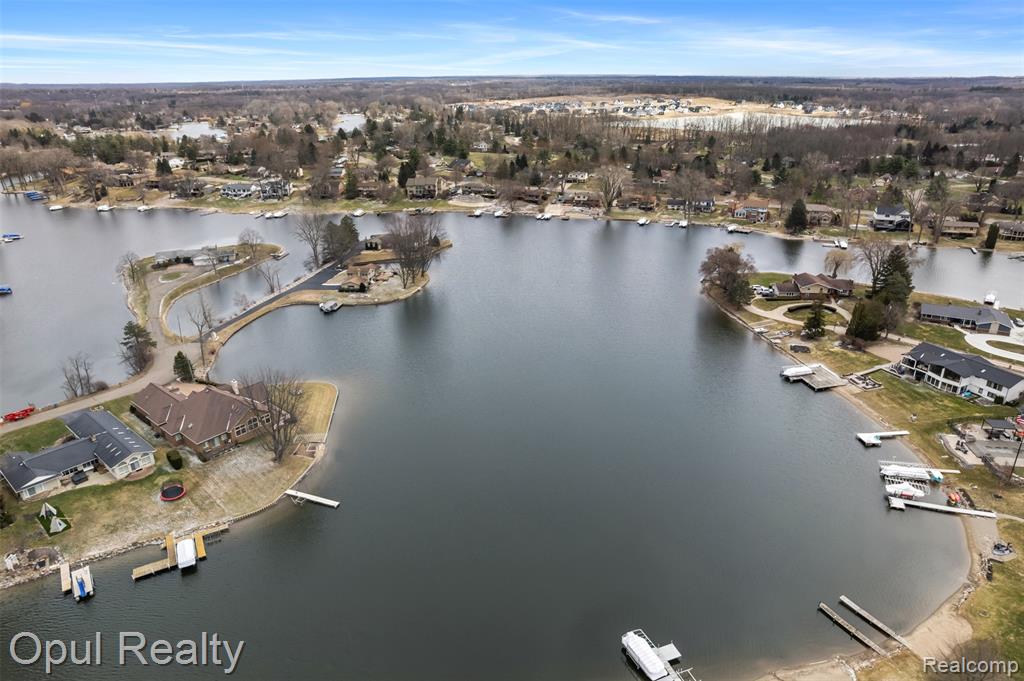 4748 Ravinewood Drive, Commerce Twp, MI 48382 — Photo 44