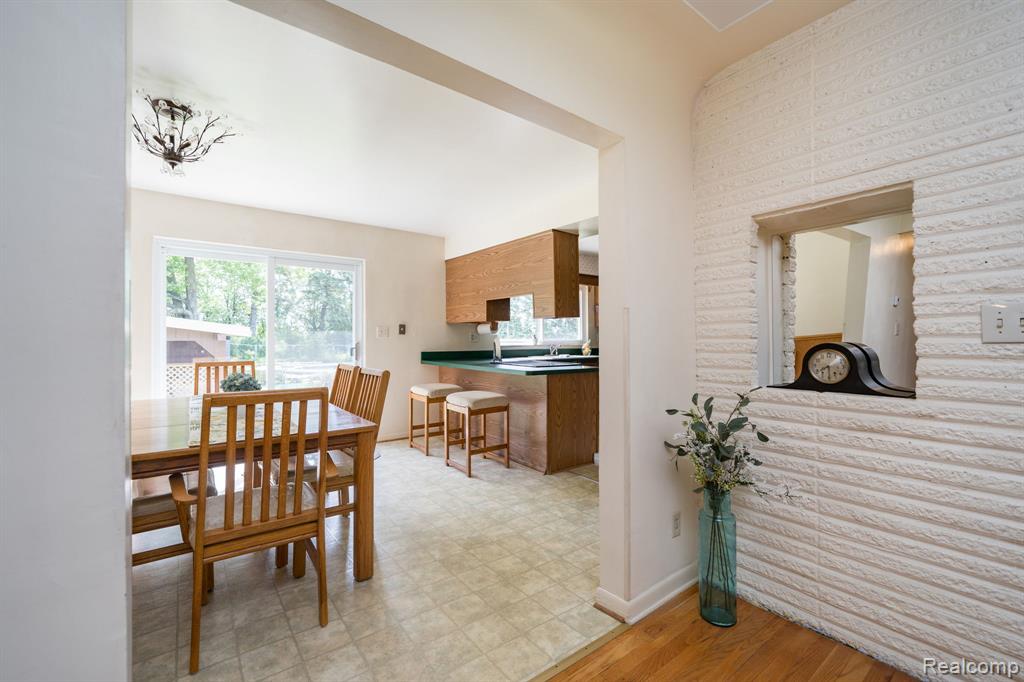 5871 Brewster Road, Rochester Hills, MI 48306 — Photo 9