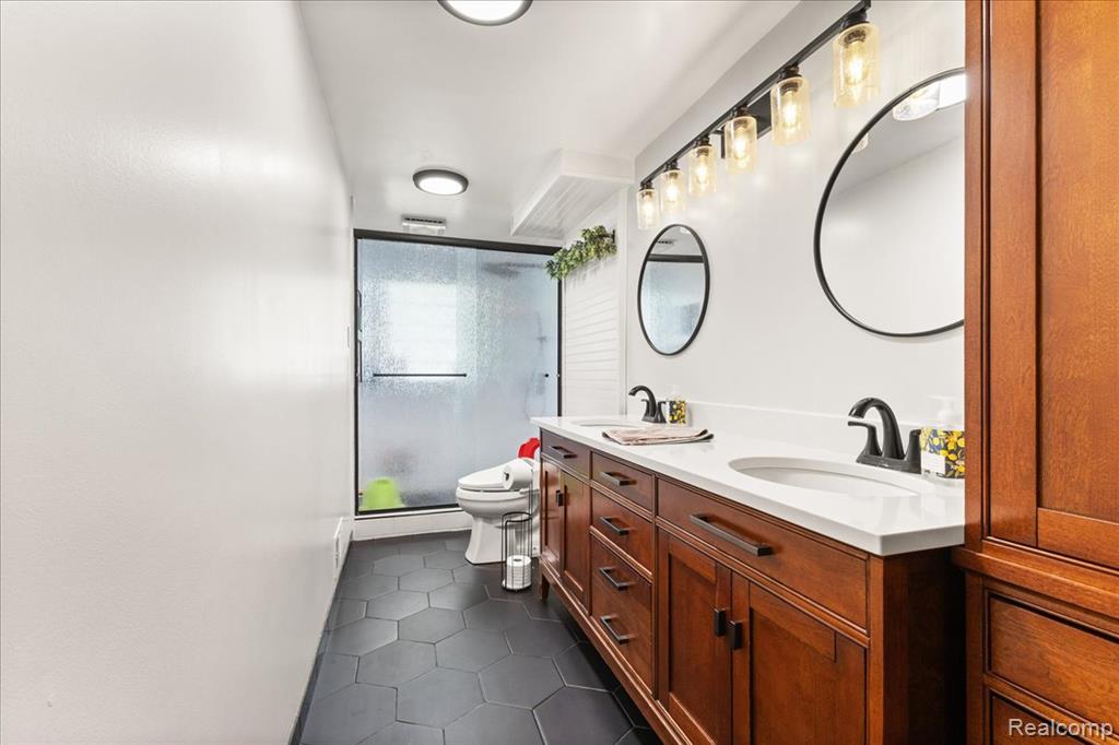 253 N Rose Street, Mount Clemens, MI 48043 — Photo 14