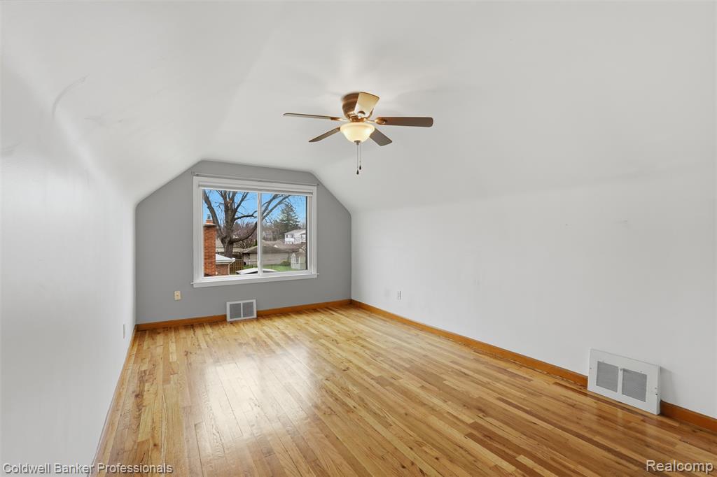 927 Montrose Avenue, Royal Oak, MI 48073 — Photo 18