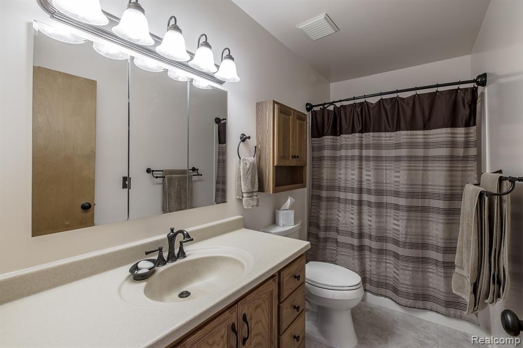 4771 Fiddle Avenue, Waterford, MI 48328 — Photo 21