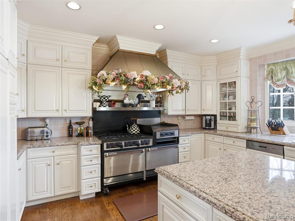 3075 Heron Pointe Drive, Bloomfield Hills, MI 48302 — Photo 12
