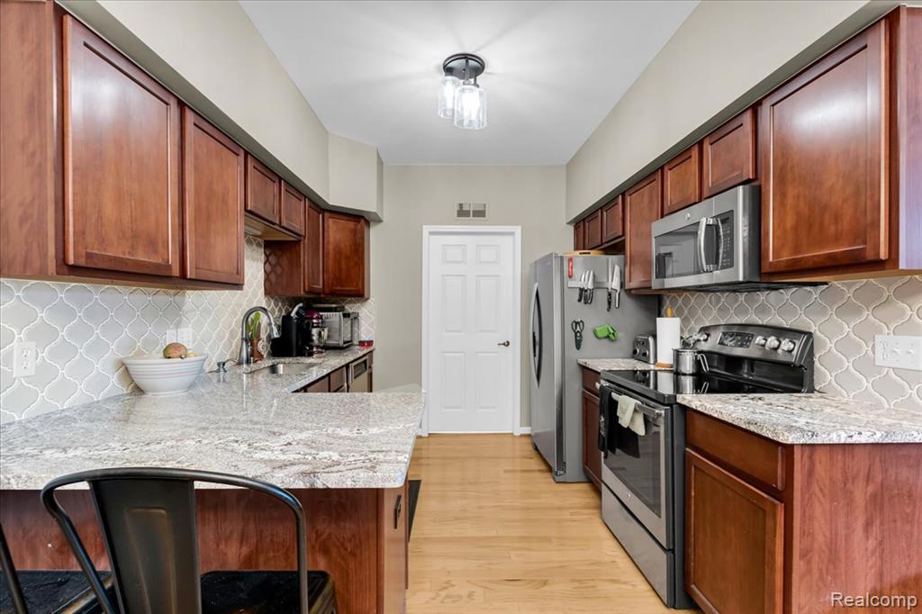 610 Belmonte Drive, Waterford, MI 48328 — Photo 11