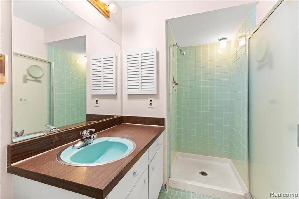 5710 Hobnail Circle, West Bloomfield, MI — Photo 39