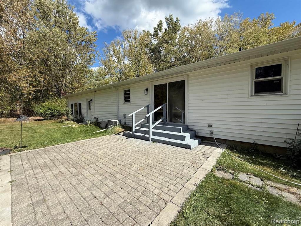 840 Laird Street, Lake Orion, MI 48362 — Photo 13