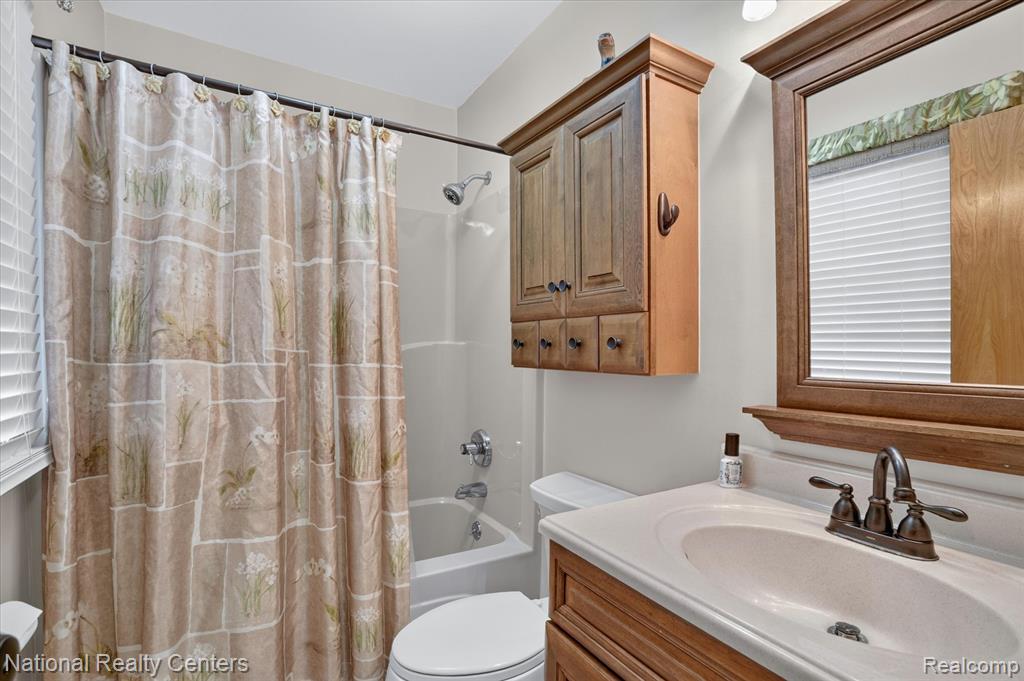 9450 Dexter Pinckney Road, Pinckney, MI 48169 — Photo 17
