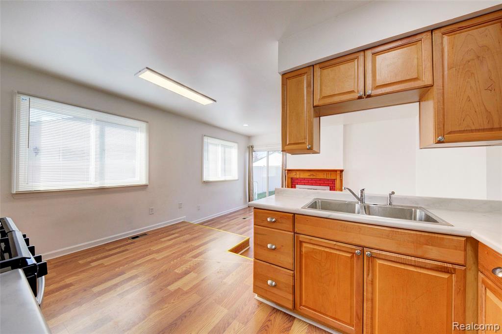 35030 Michelle Drive, Romulus, MI 48174 — Photo 20
