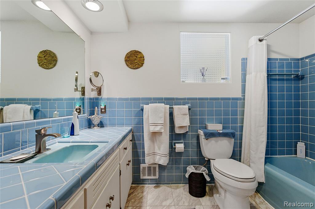 3873 Top View Court, Bloomfield, MI 48304 — Photo 14