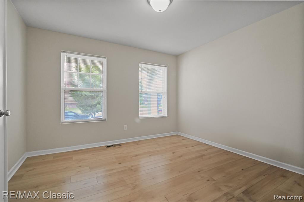 7038 WELLINGTON Lane, Ypsilanti, MI 48197 — Photo 10