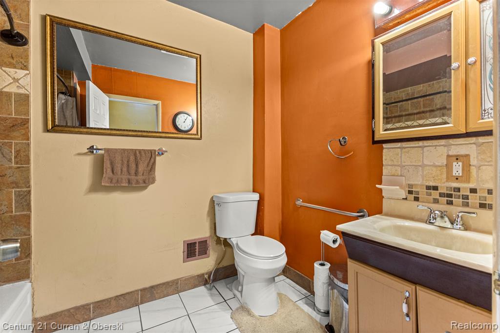 5671 Syracuse Street, Dearborn Heights, MI 48125 — Photo 16