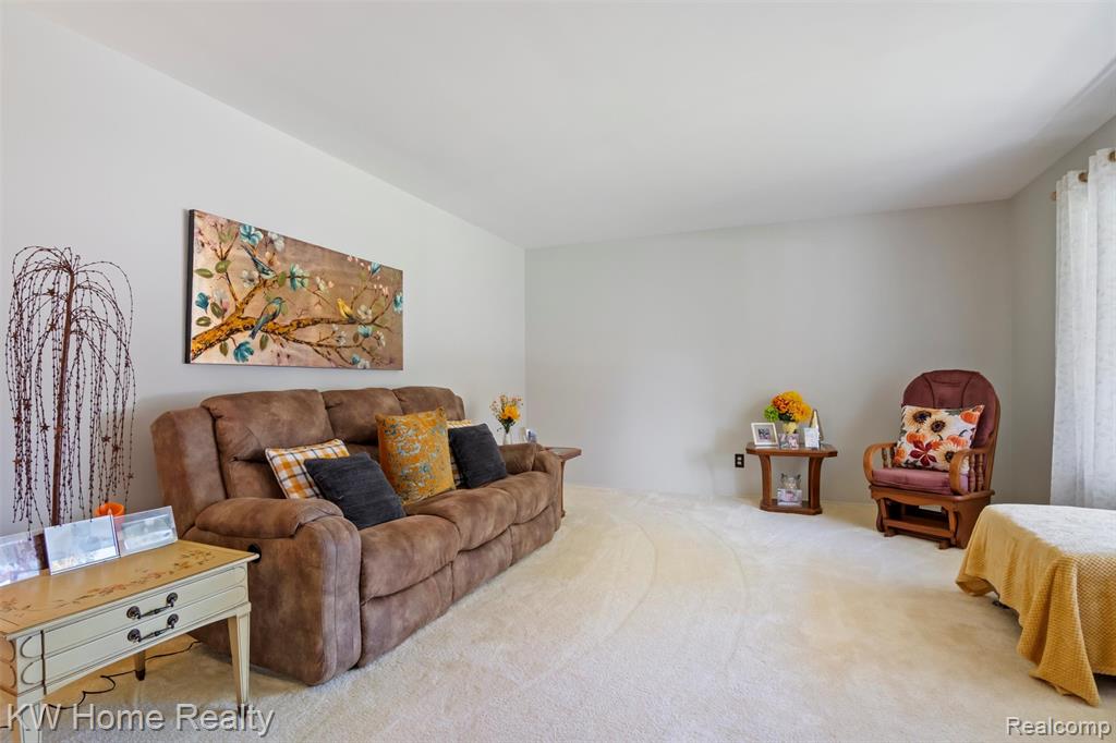 5334 Dunster Road, Grand Blanc, MI 48439 — Photo 8