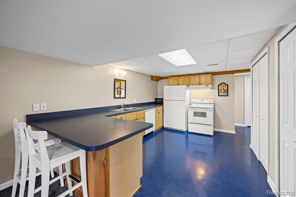 42890 BROOKSTONE Drive, Novi, MI 48377 — Photo 39