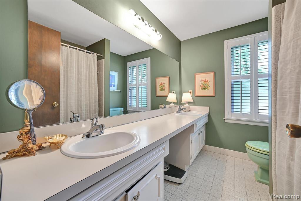 530 WHITEHALL Road, Bloomfield Hills, MI 48304 — Photo 44