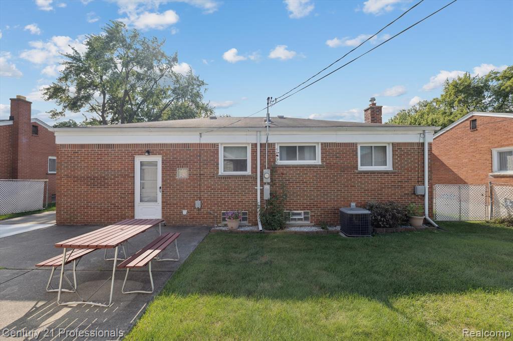 9022 Winston, Redford, MI 48239 — Photo 39