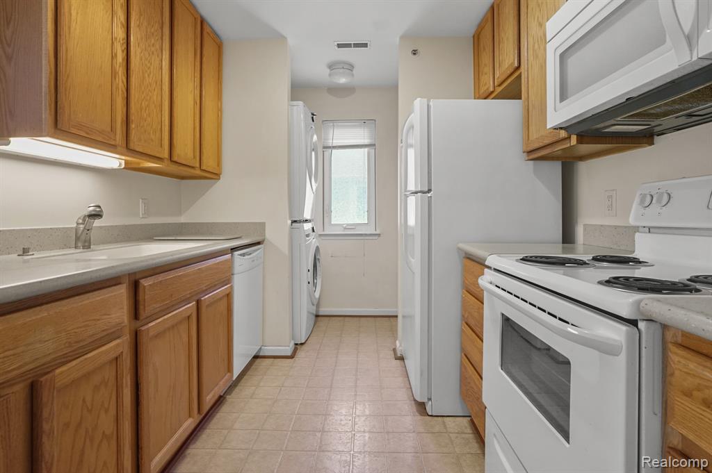 864 Amanda Lane, Pontiac, MI 48340 — Photo 10